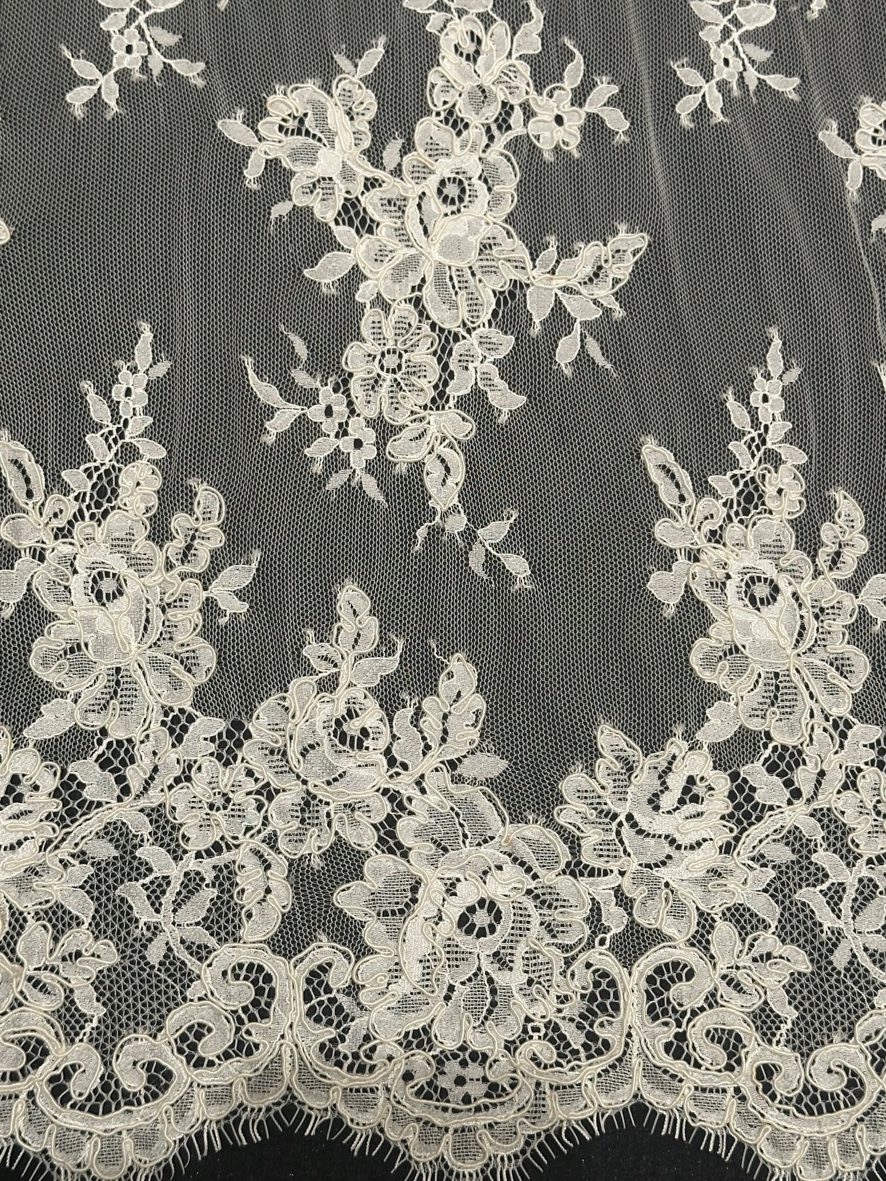 Elfenbeinfarbene Kordelspitze – Lehrer