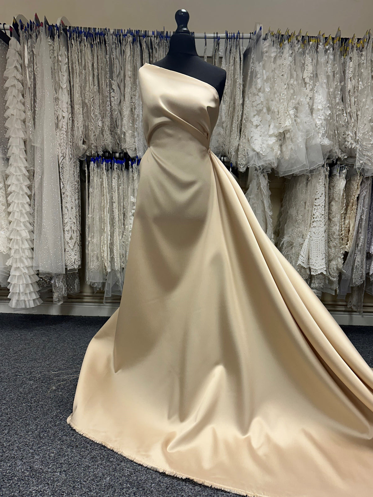 Satin aus Seidenmischung in Honigfarbe – Suave