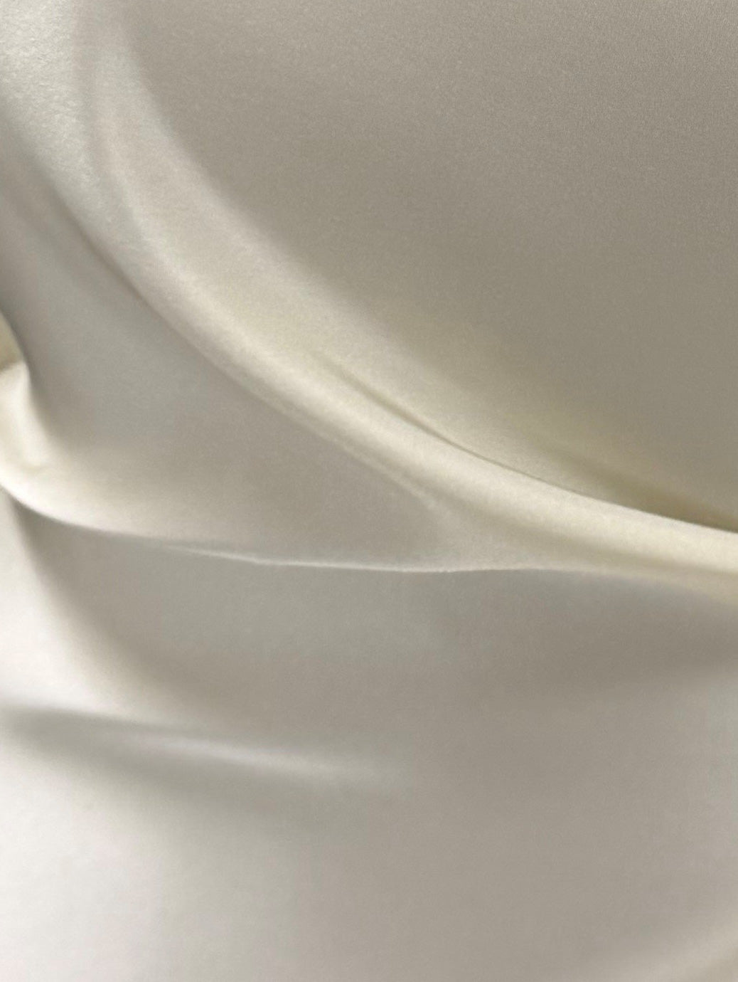 Peau de Soie aus elfenbeinfarbener Seide – Parade