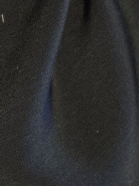 Leichter schwarzer Polyestersatin – Jamaika