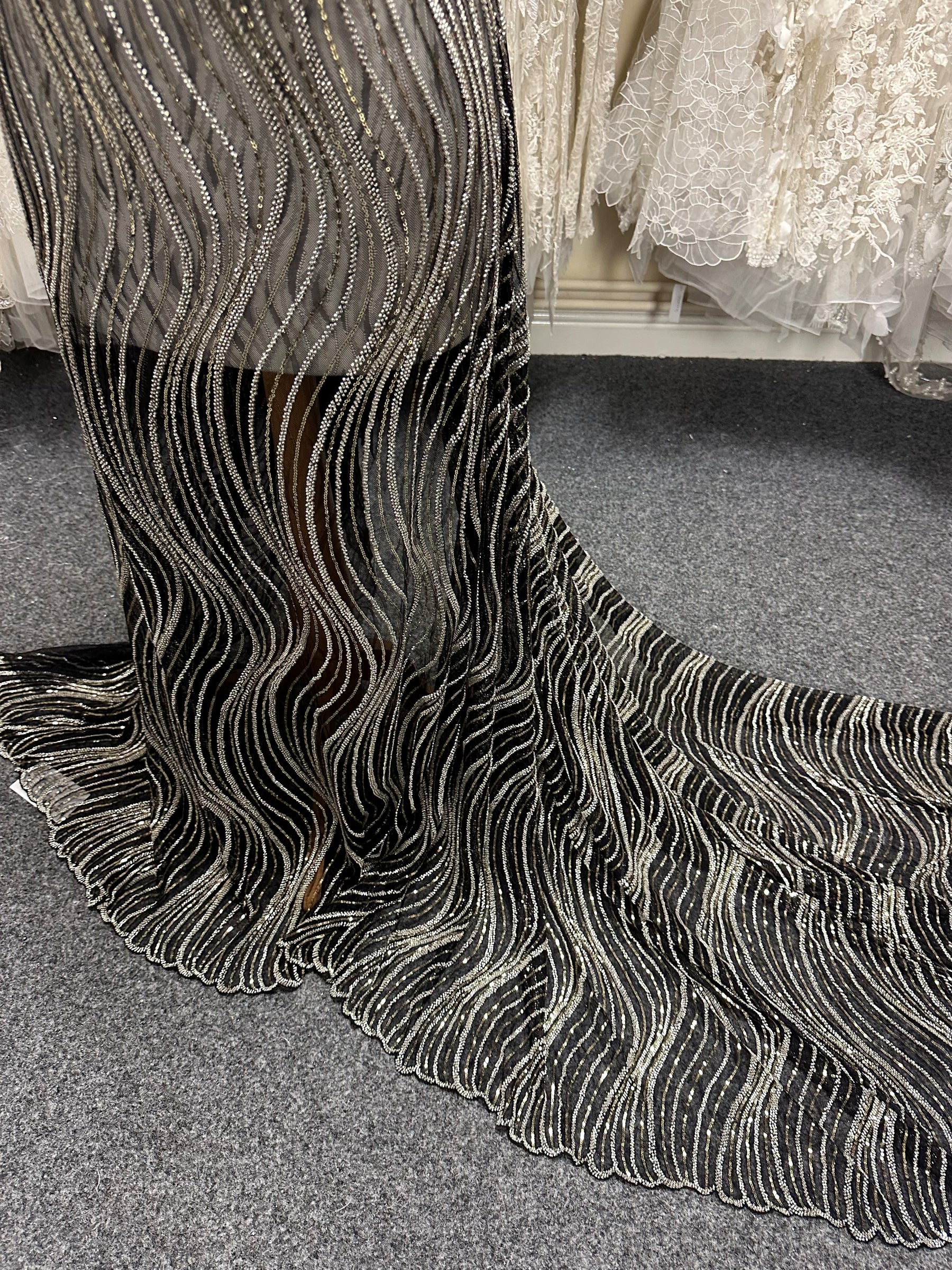 Schwarz und goldverziert - EB1064