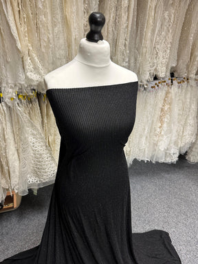 Schwarzer, perlenbesetzter Georgette - Buda