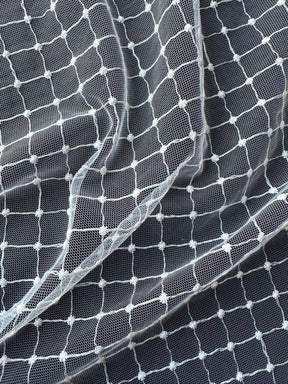 Elfenbeinfarbene, bestickte Gitterspitze - Quadira