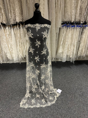 Elfenbeinfarbene Perlenspitze - Riese