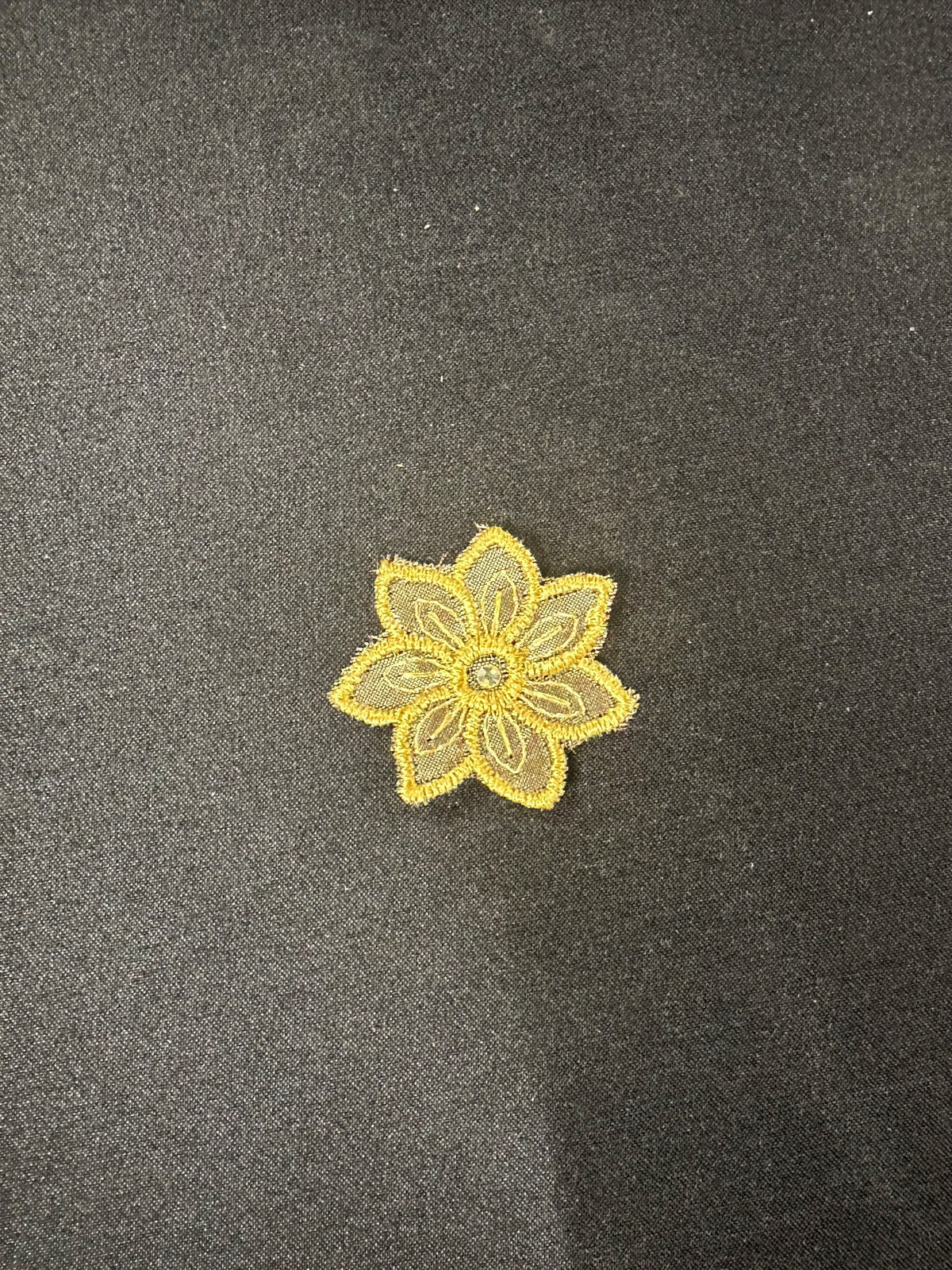 Gold schillernde Spitzenapplikation – AP 34295 (CF)
