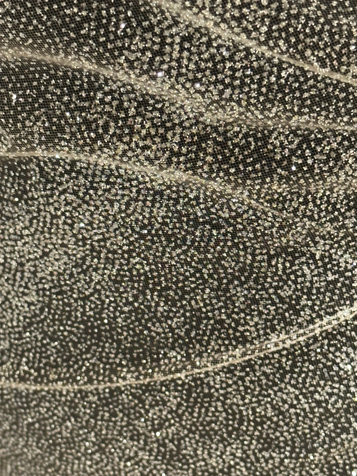 Elfenbeinfarbener Glitzertüll – Magnetismus