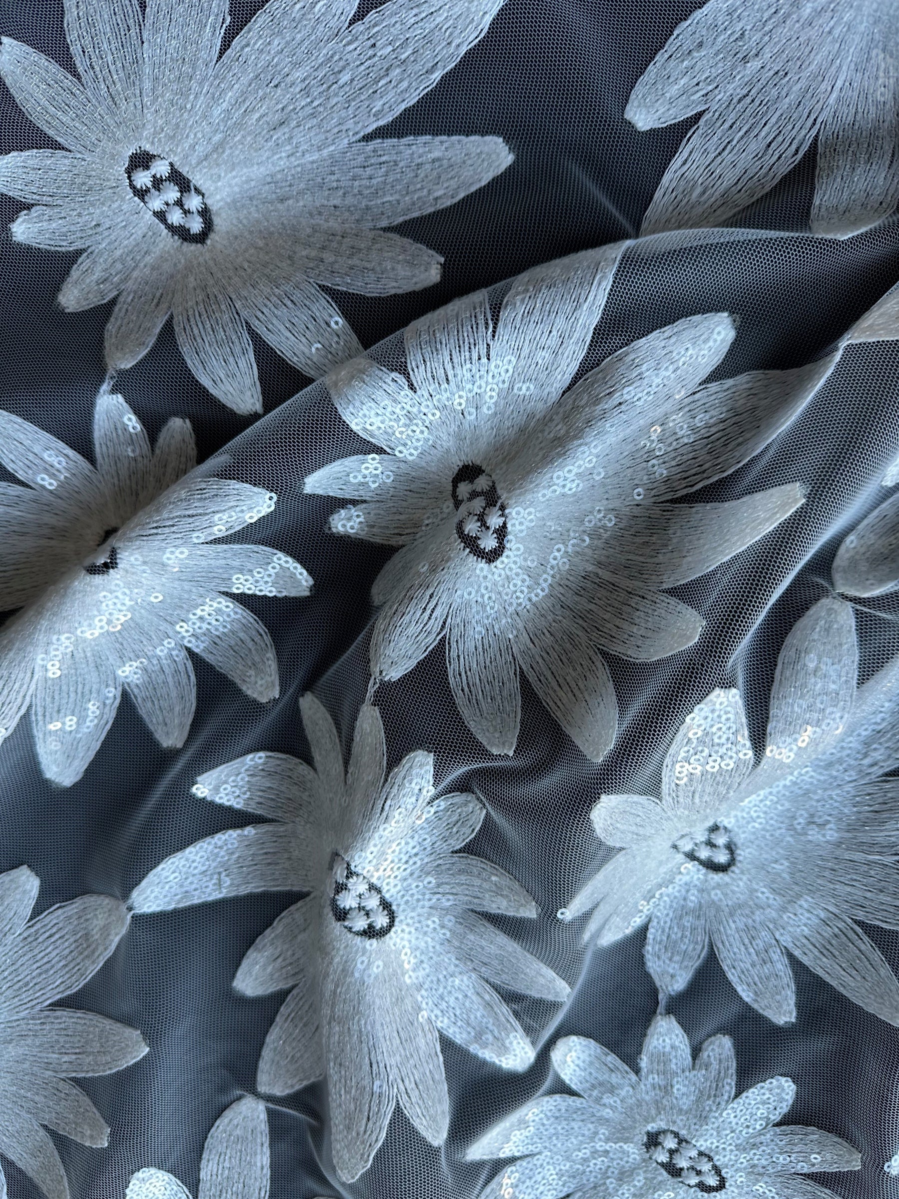 Elfenbeinfarbene Paillettenstickerei-Spitze - Advance