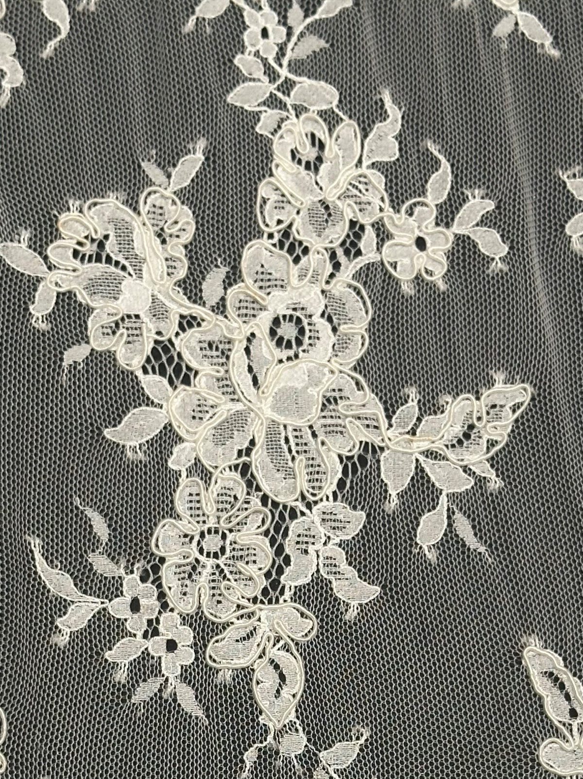 Elfenbeinfarbene Kordelspitze – Lehrer