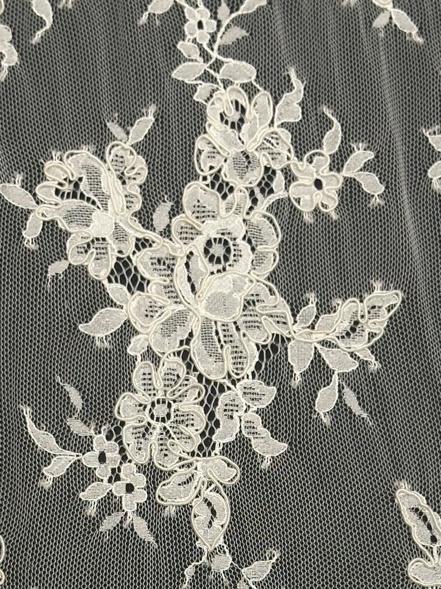 Elfenbeinfarbene Kordelspitze – Lehrer