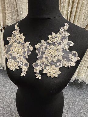 Cappuccino Perlen- und Kordelspitzenapplikationen - Ziggurat