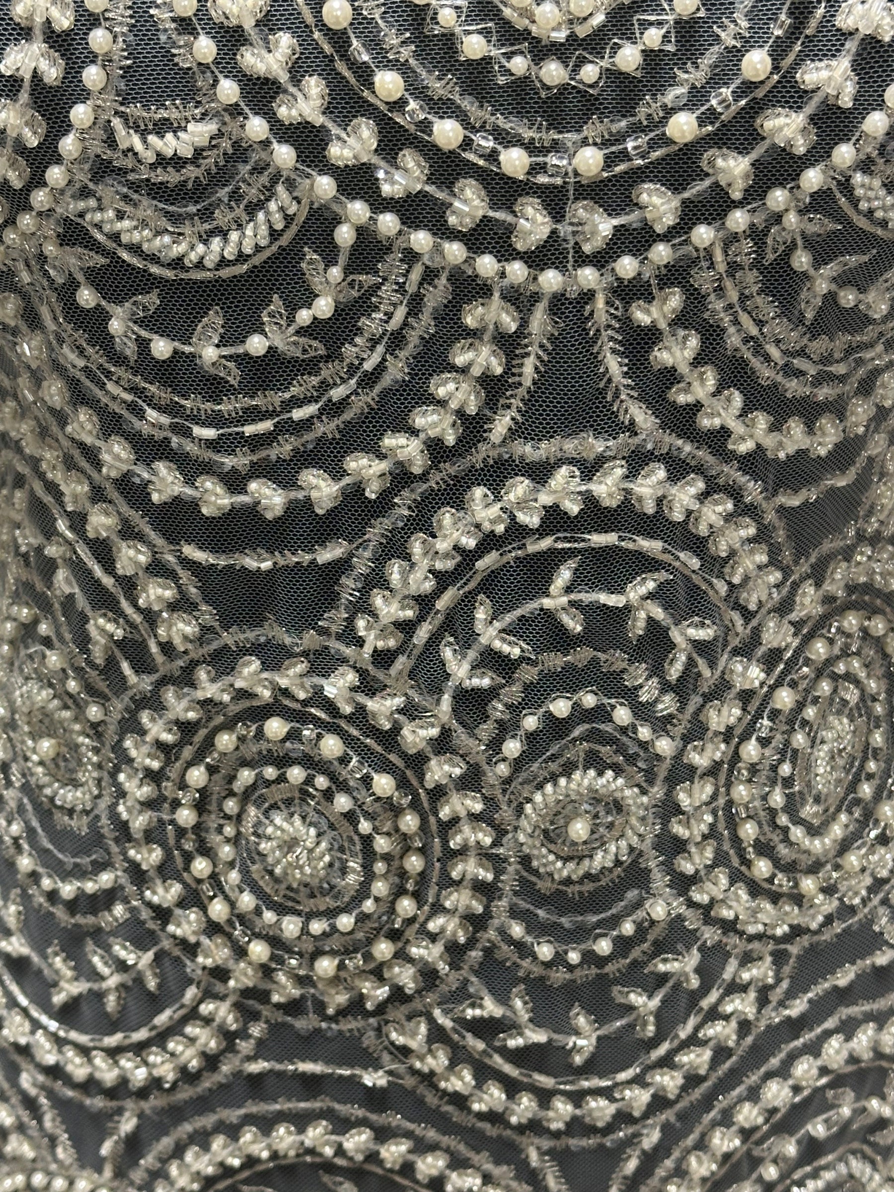 Elfenbeinfarbene Perlenspitze aus den 1920er Jahren – ein echter Hingucker