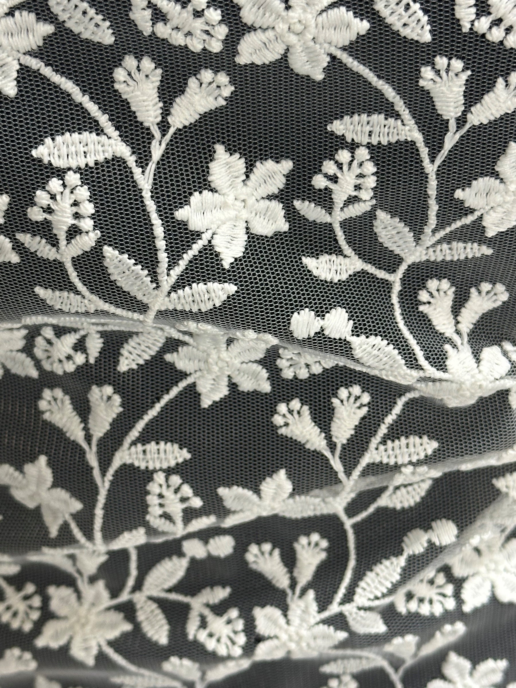 Elfenbeinfarbene, bestickte Blumenspitze - Lizzy