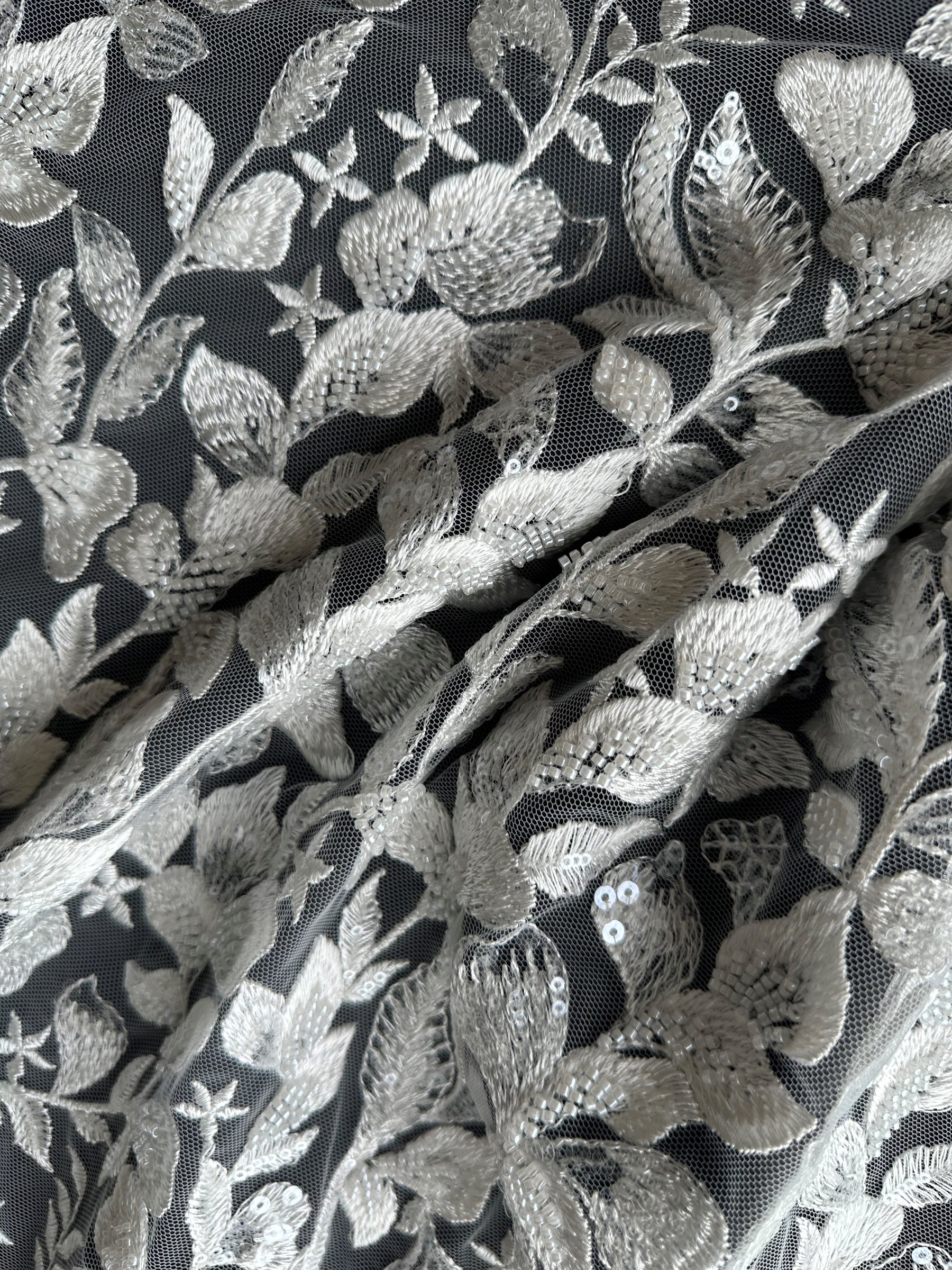 Elfenbeinfarbene Perlenstickerei-Spitze - Cheney