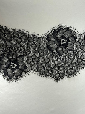 Schwarzer Öko-Chantilly-Spitzenbesatz – Devika