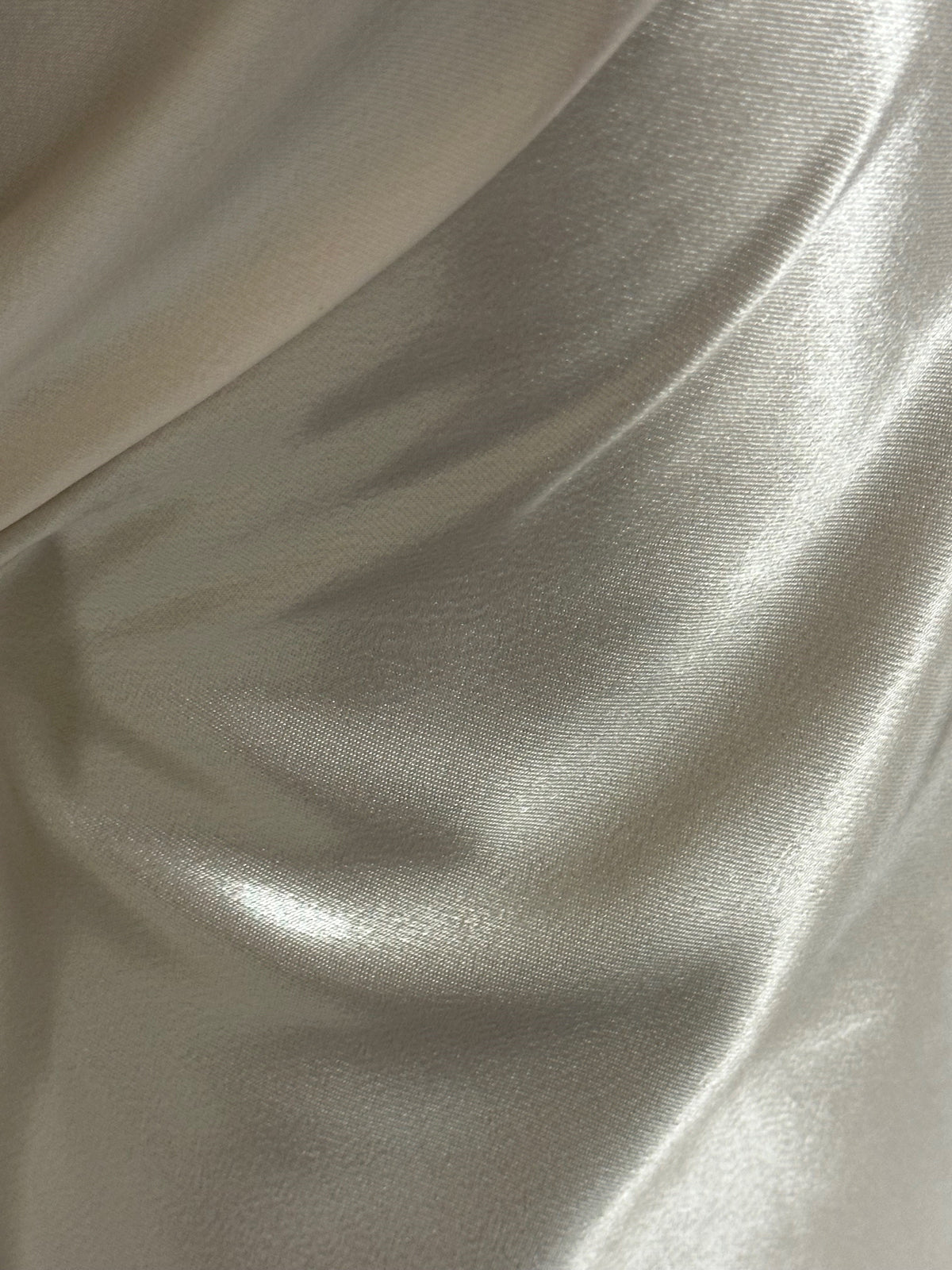 Champagnerfarbener Polyester-Stretch-Satin - Courage