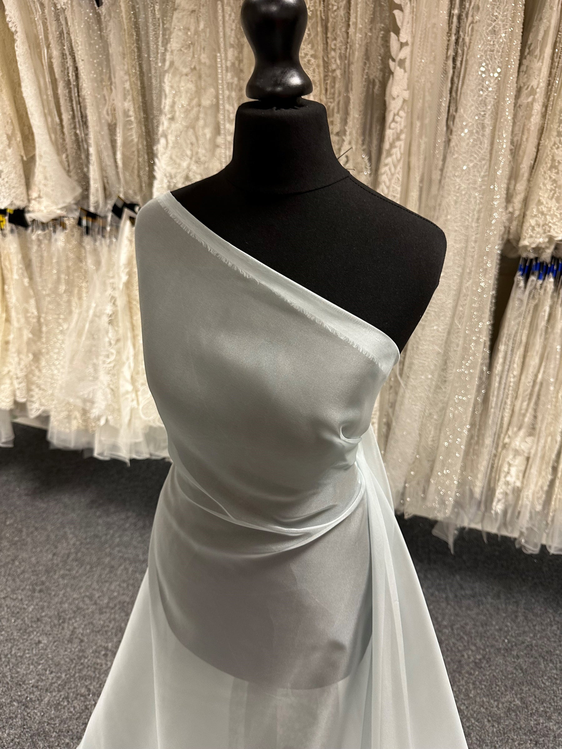 Himmelblauer Polyester-Chiffon – Honesty