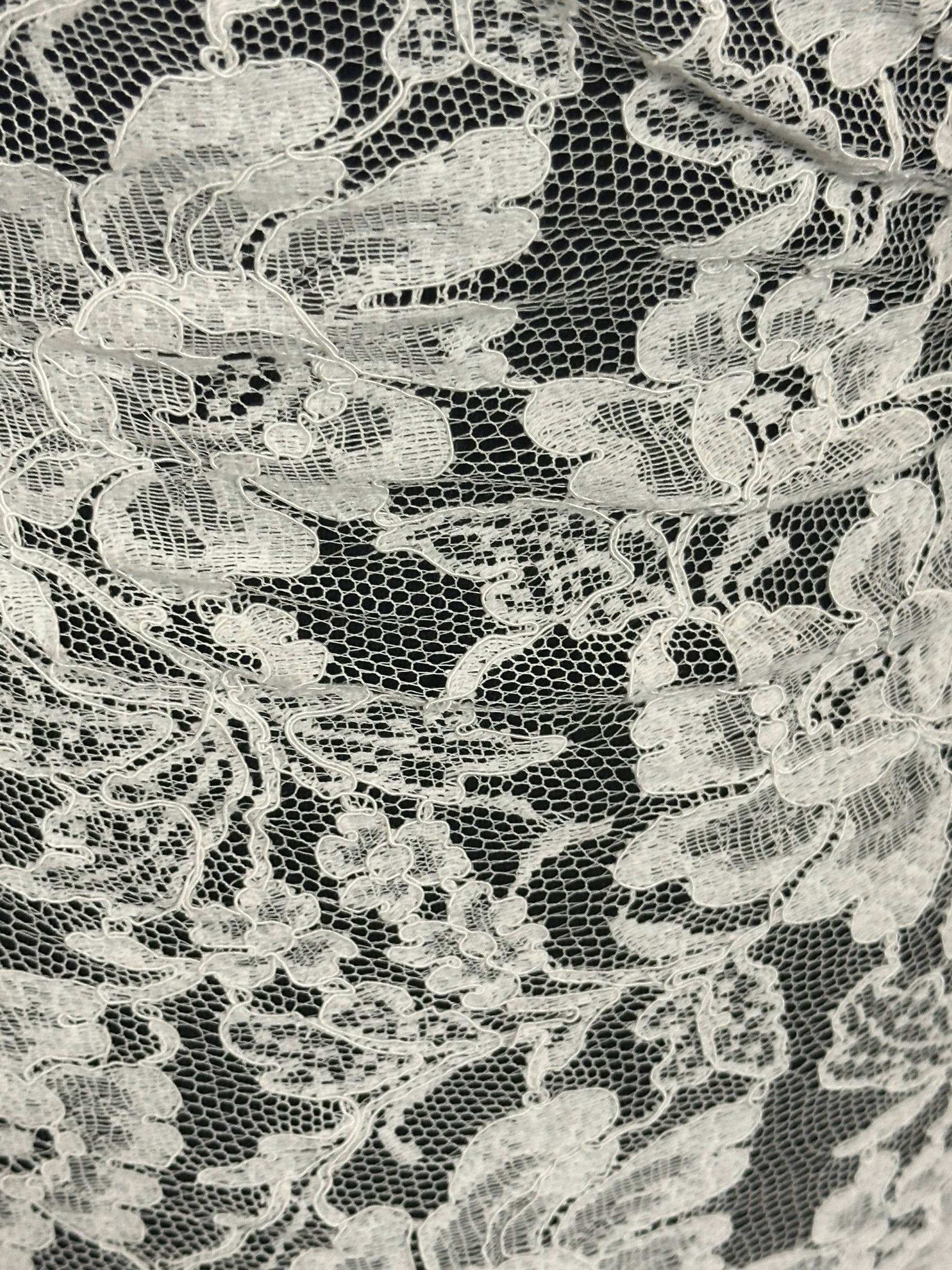 Elfenbeinfarbener Chantilly-Spitzenbesatz mit Kordel - Grusso