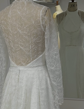 Elfenbeinfarbene bestickte Spitze – Connie