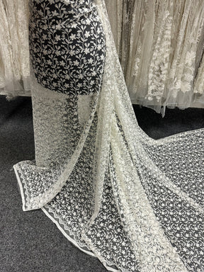 Elfenbeinfarbene, bestickte Blumenspitze - Lizzy