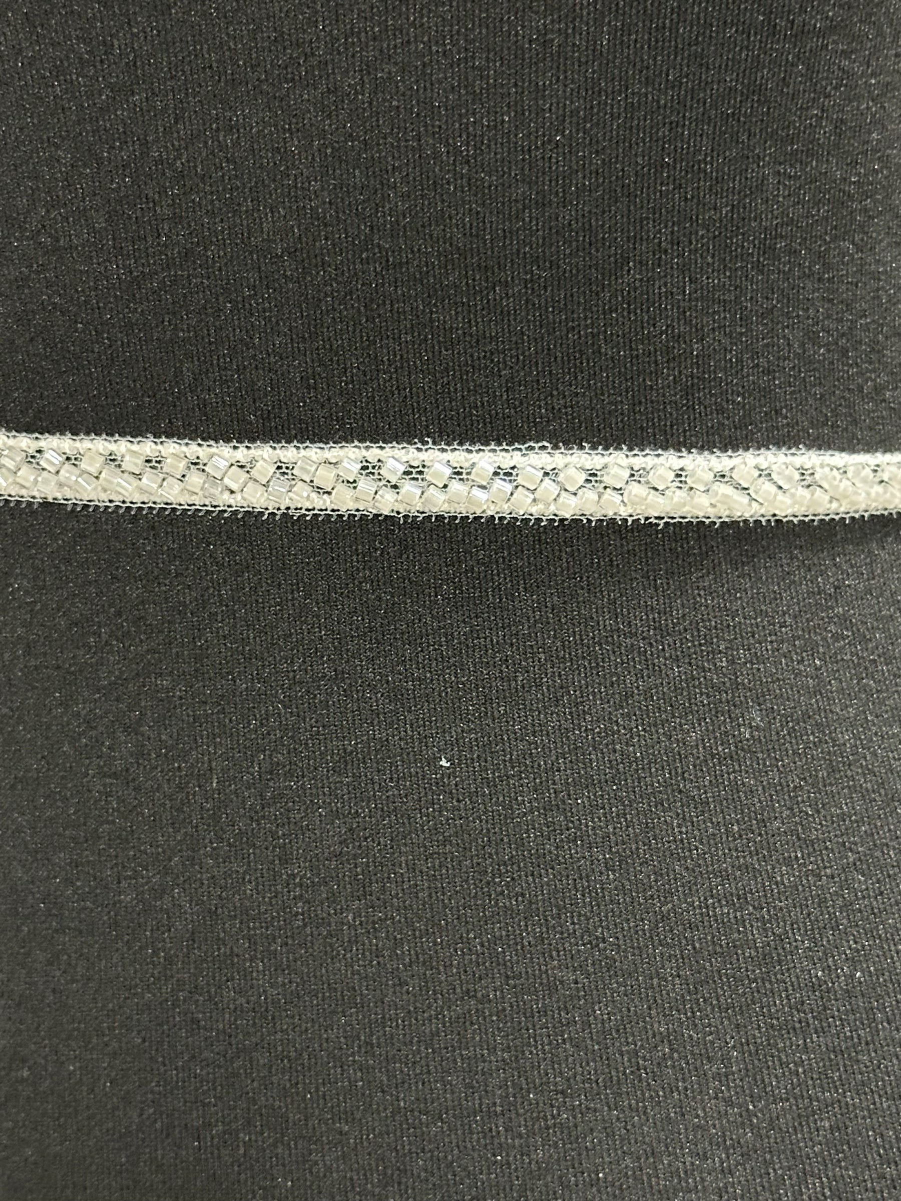 Schmale, elfenbeinfarbene Spitzenborte - Mettle