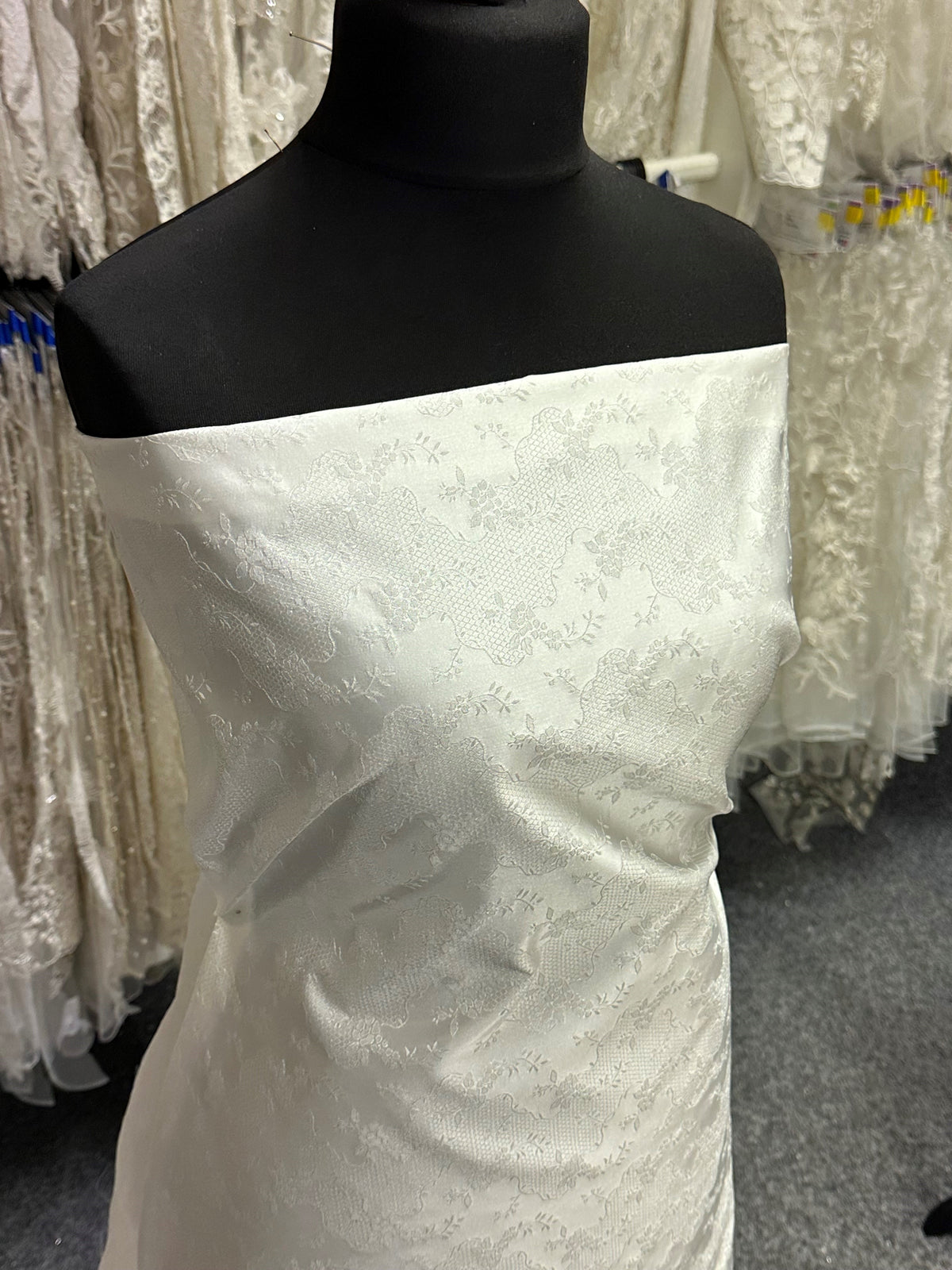 Elfenbeinfarbener Jacquardstoff – Antwerpen