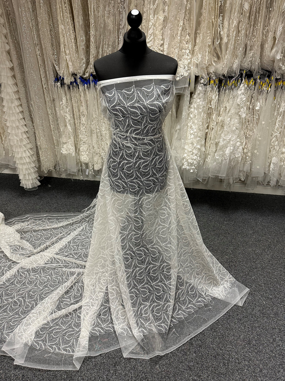 Elfenbeinfarbene Raschelspitze - Senorita 