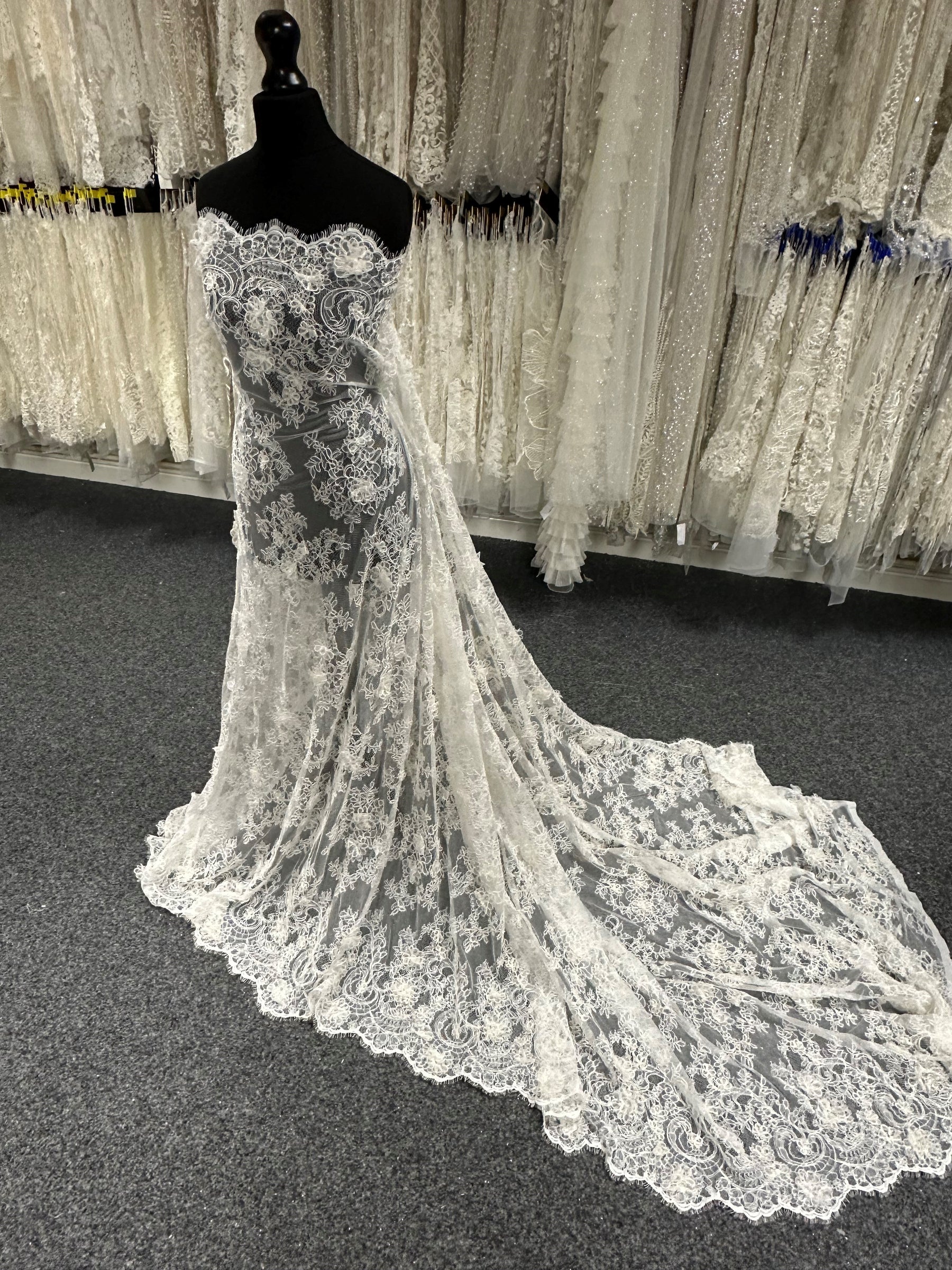 Ivory 3D Corded Raschel Lace - Clarke