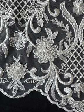 Elfenbeinfarbene, perlenbesetzte Gitterspitze - Zorb 