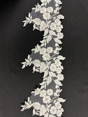 Elfenbeinfarbener Spitzenbesatz mit Pailletten – Giddy