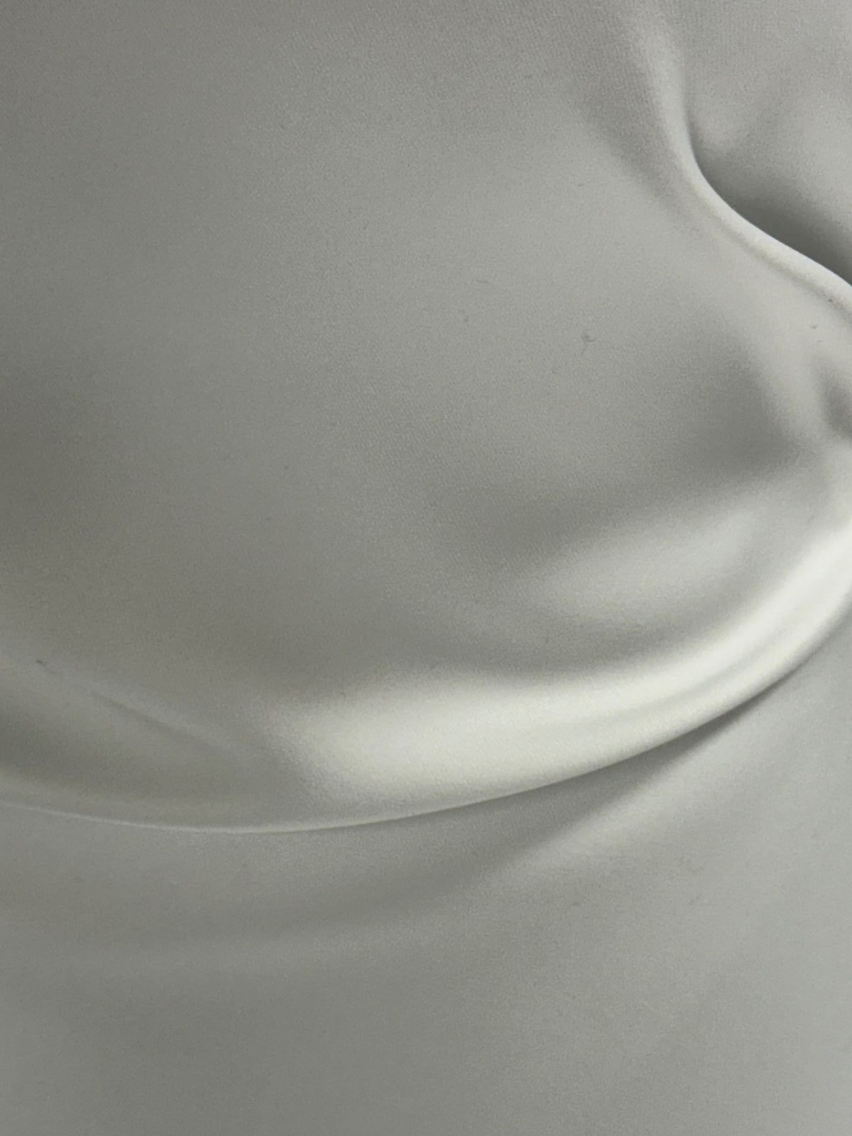 Diamantweißer schwerer Polyester-Satin – Queen