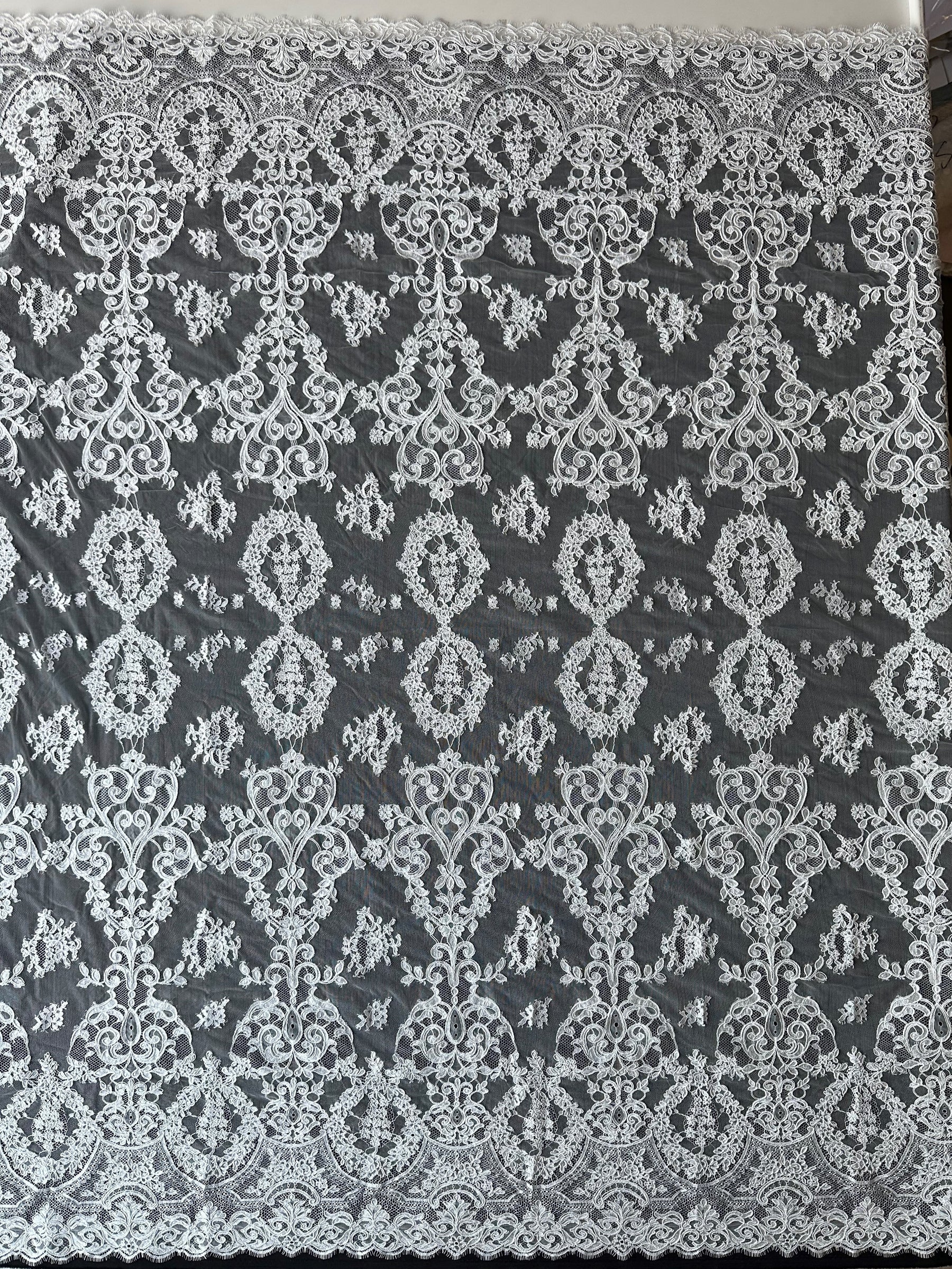 Elfenbeinfarbene, kordelbesetzte Chantilly-Spitze - Raleigh