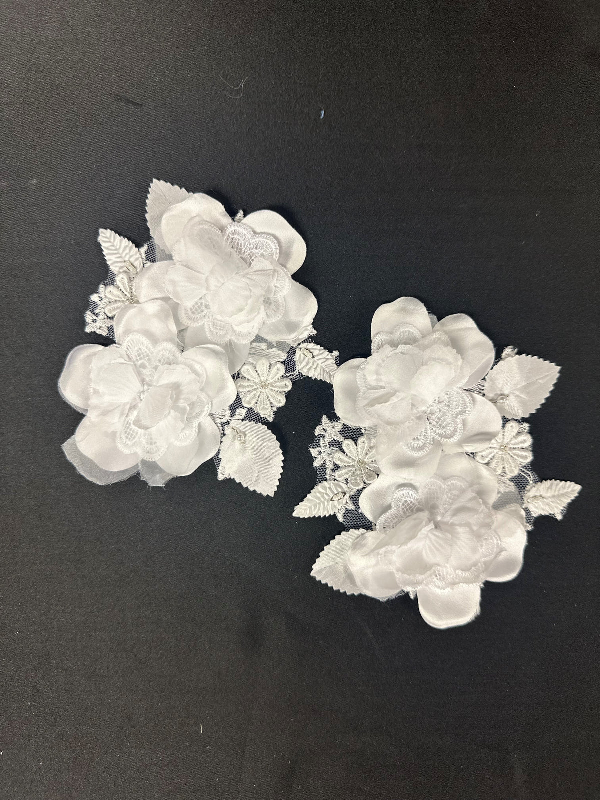 Elfenbeinfarbene 3D-Spitzenapplikationen – Julianne