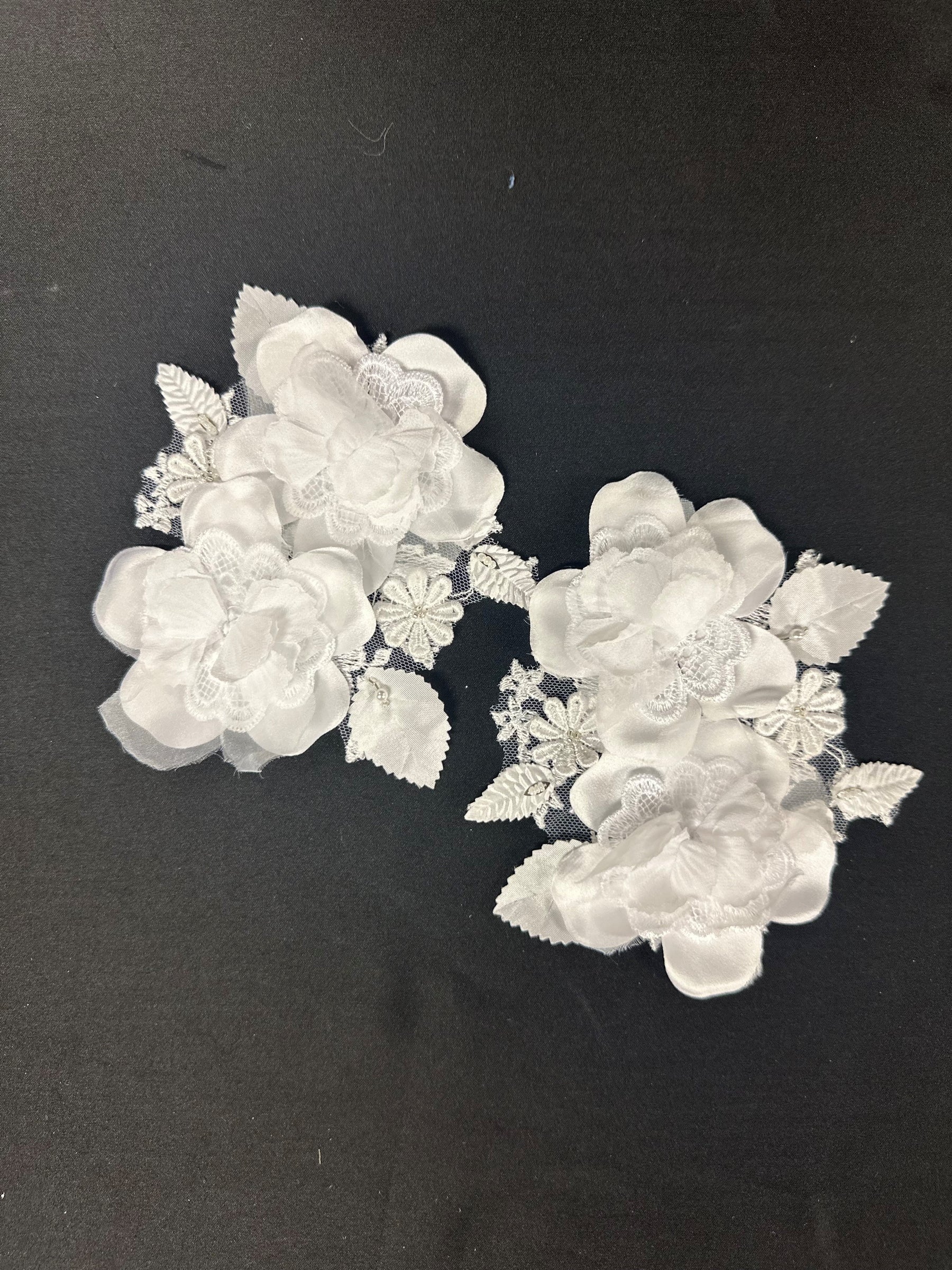 Elfenbeinfarbene 3D-Spitzenapplikationen – Julianne