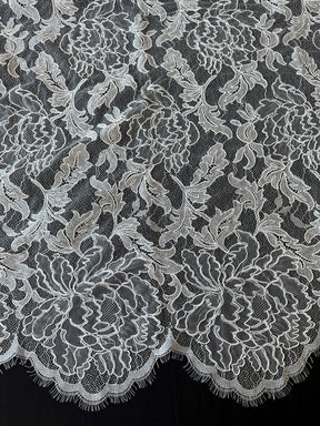 Elfenbeinfarbene Chantilly-Spitze mit Kordel - Terri
