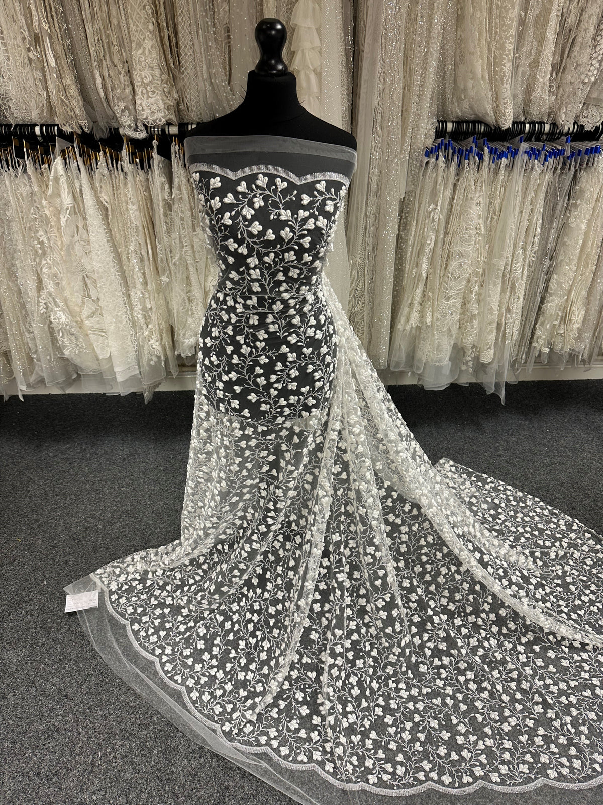 Elfenbeinfarbene Glitzer-Puffspitze - Kira