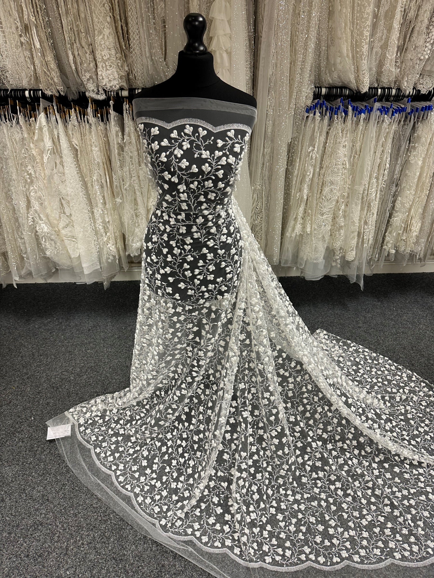 Elfenbeinfarbene Glitzer-Puffspitze - Kira