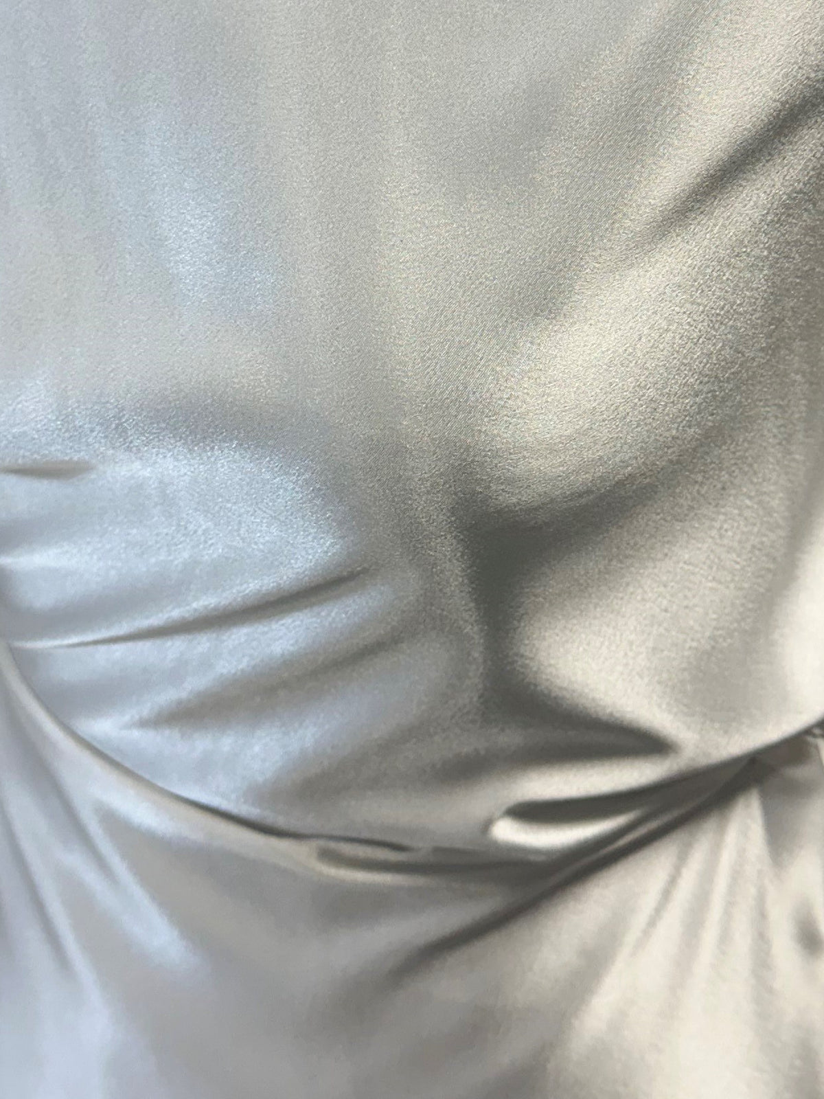 Elfenbeinfarbener Polyester-Satin – Glanz