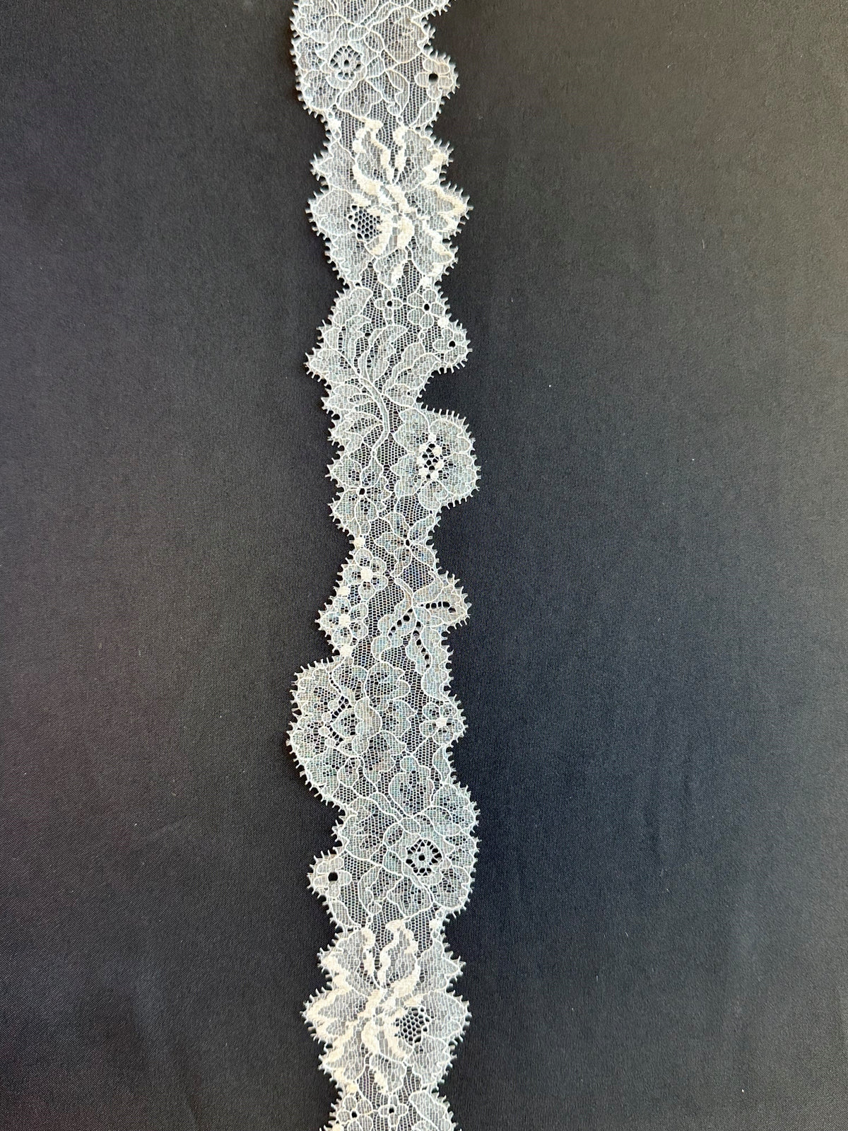 Elfenbeinfarbener Raschel-Spitzenbesatz - Sterling