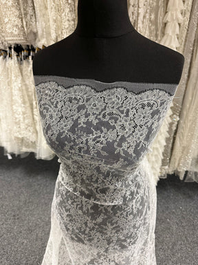 Elfenbeinfarbene Chantilly-Spitze – Diallo