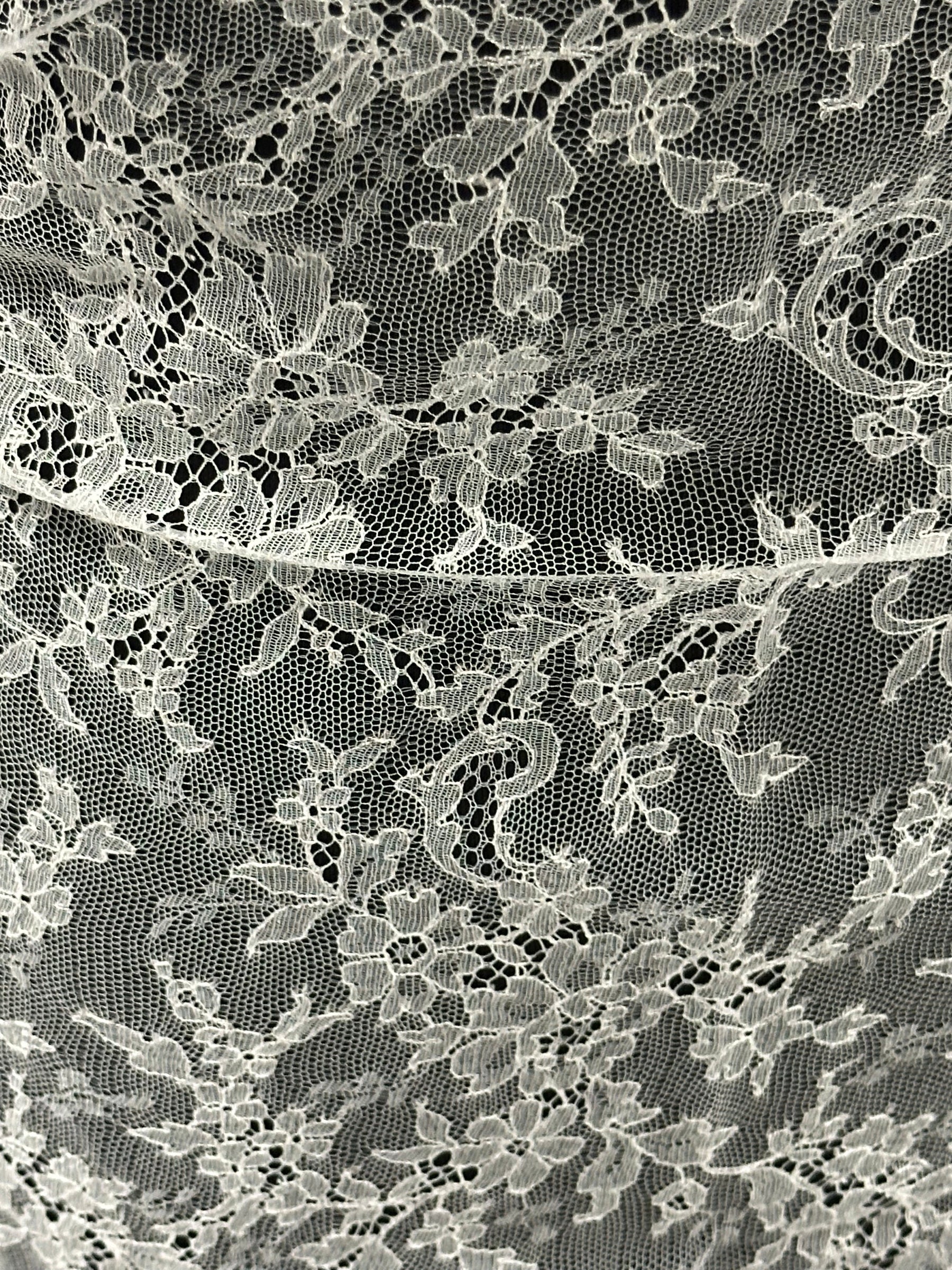 Elfenbeinfarbene Chantilly-Spitze – Diallo