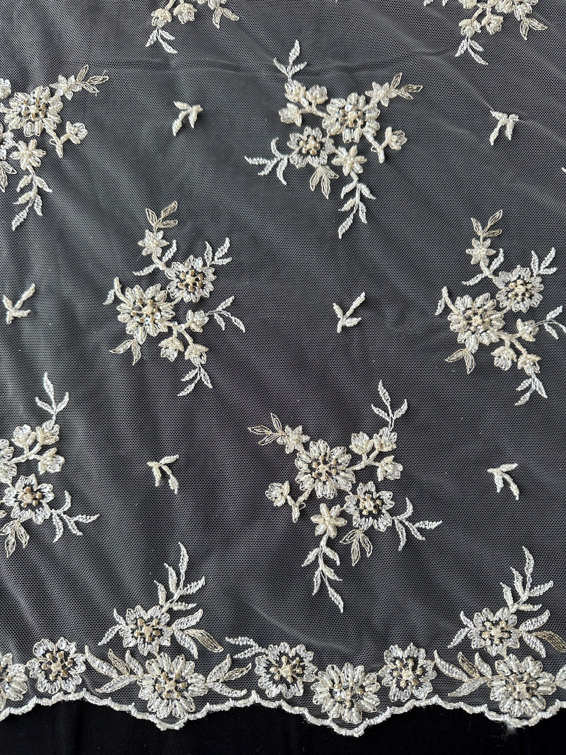 Elfenbeinfarbene Perlenspitze - Riese