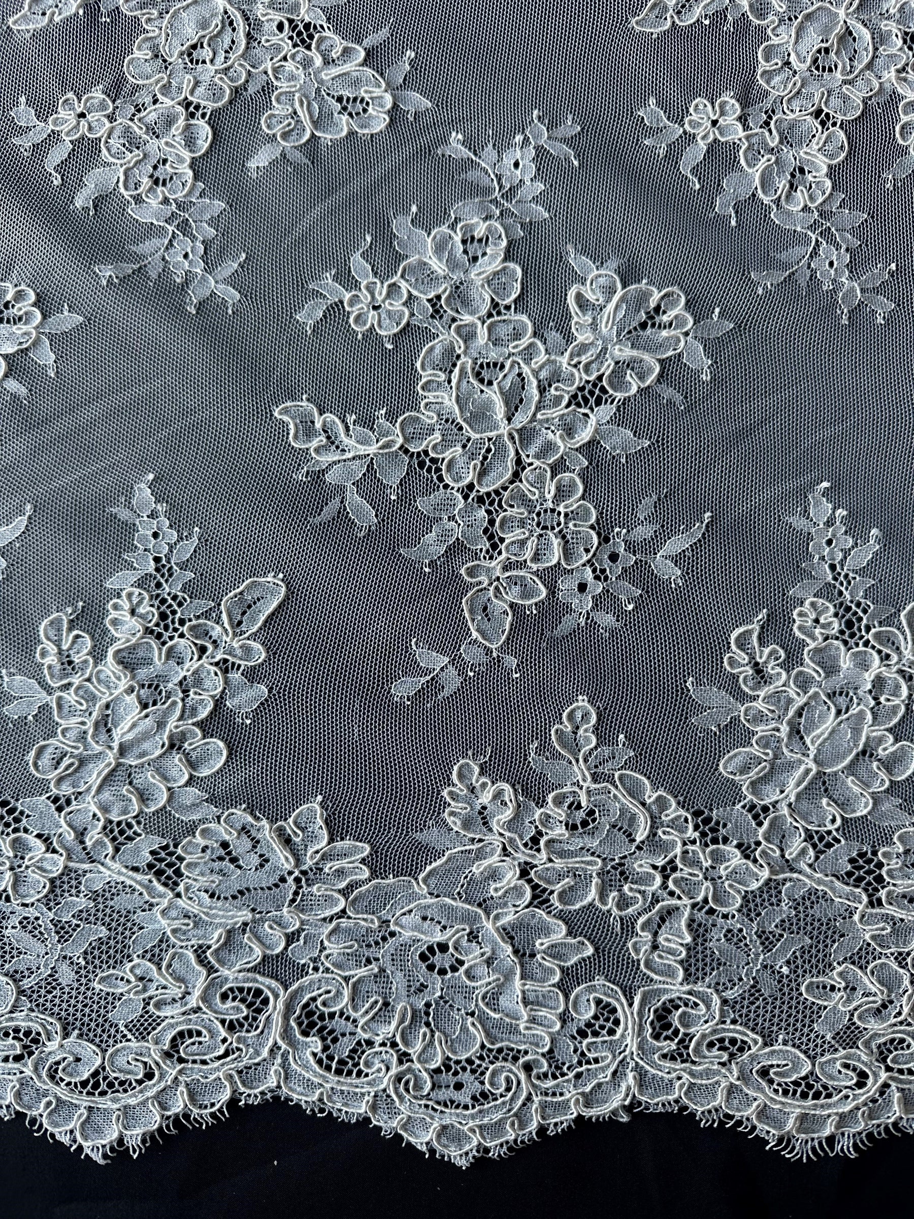 Elfenbeinfarbene Kordelspitze – Lehrer