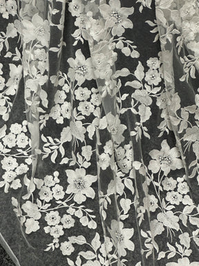 Elfenbeinfarbene bestickte Spitze - X579