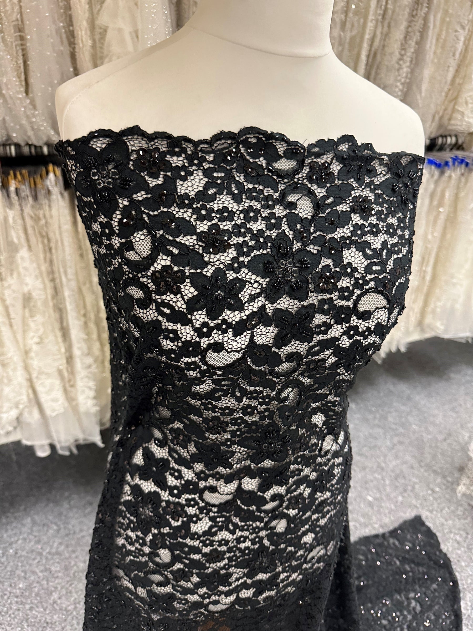 Schwarze Perlen- und Kordelspitze - Österreich (CF Annabel)