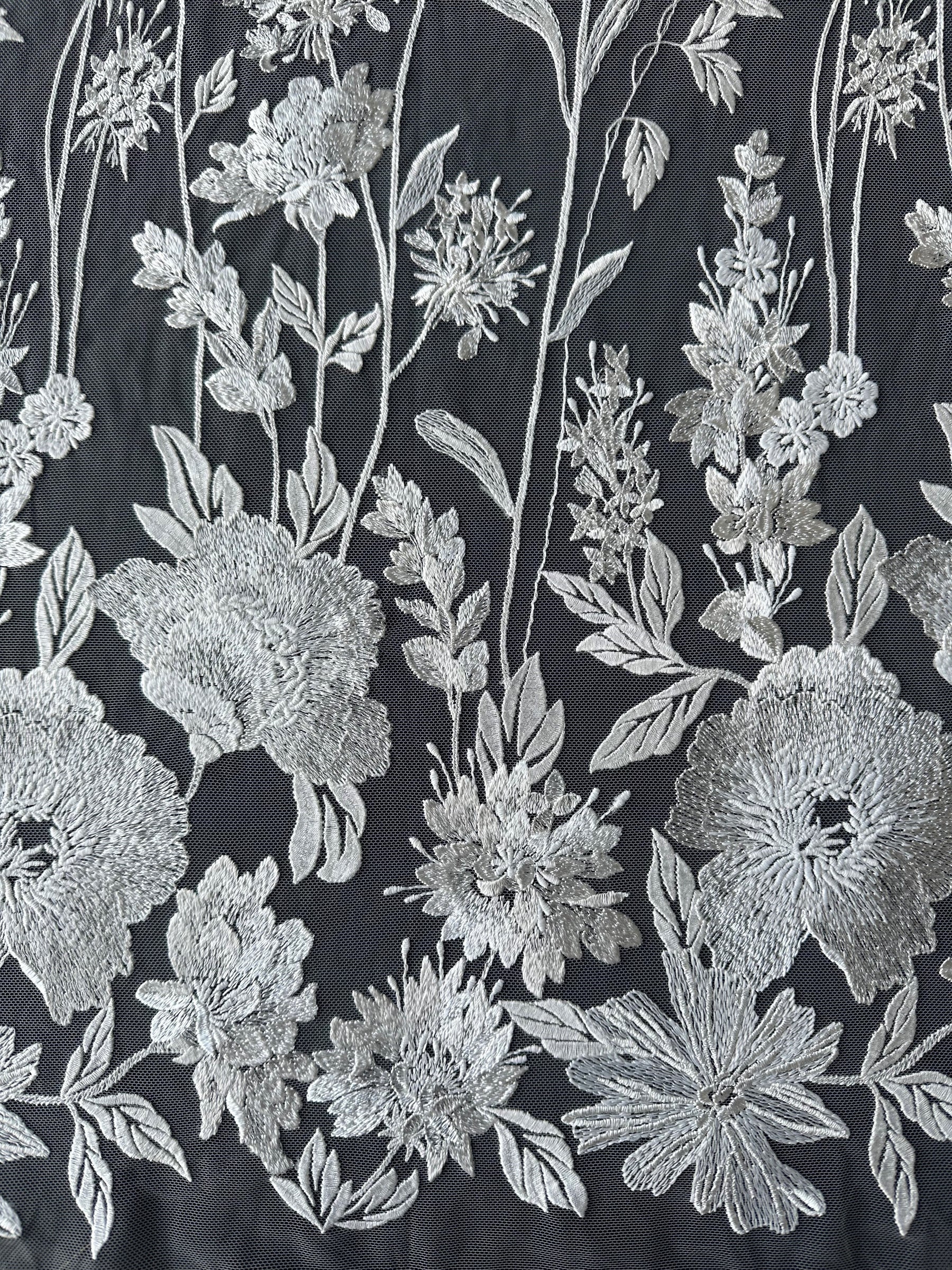 Elfenbeinfarbene bestickte Spitze - Genby