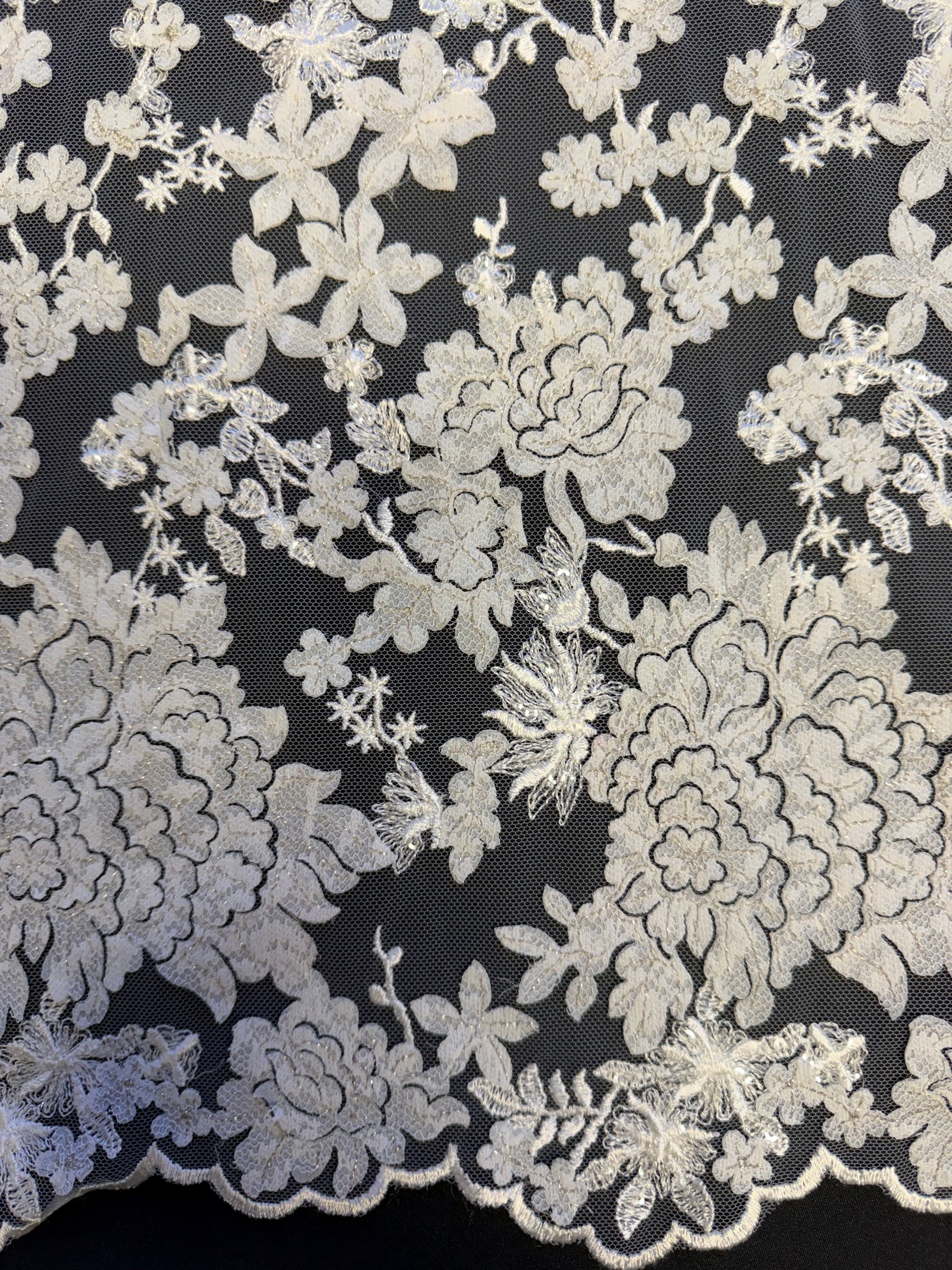 Elfenbeinfarbene Paillettenspitze - EB3014