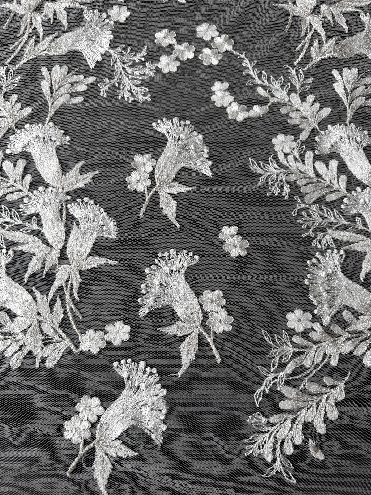 Elfenbeinfarbene Paillettenstickerei-Spitze - EB3028