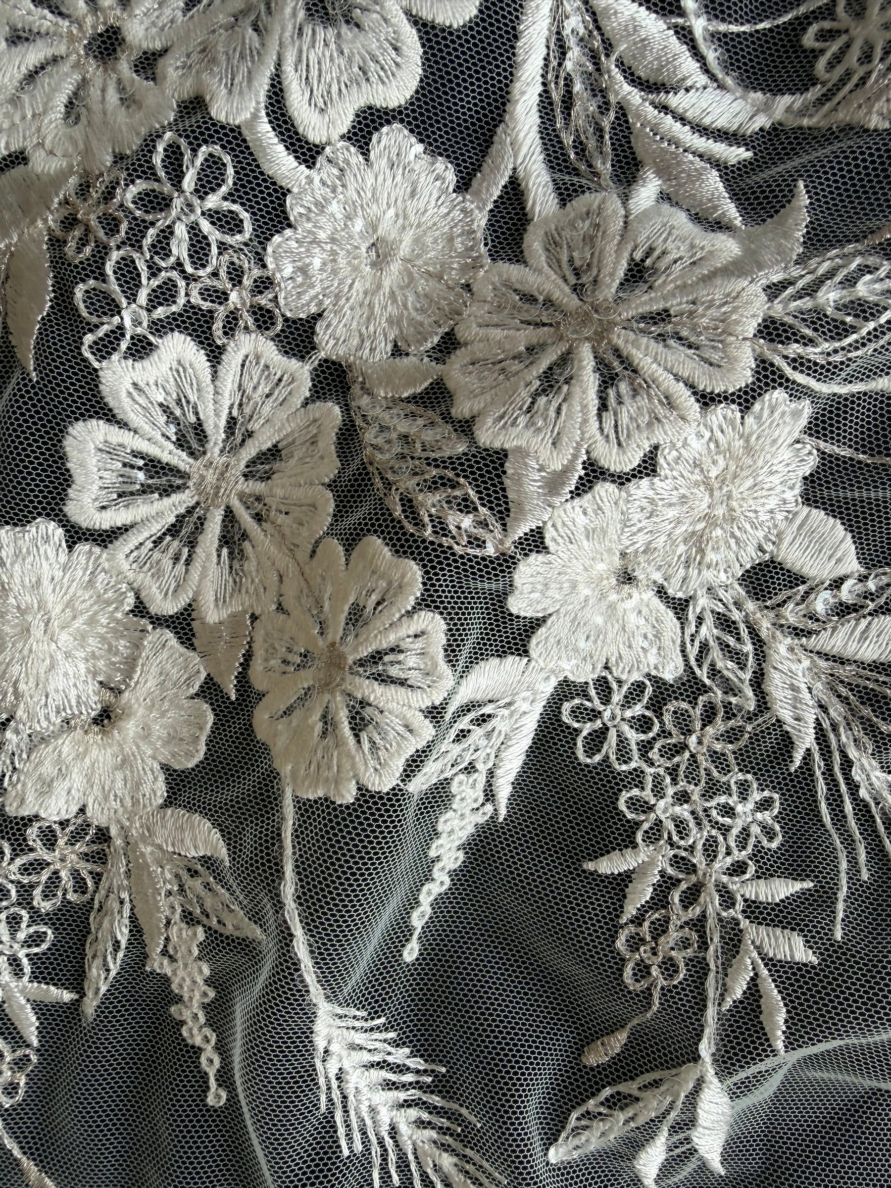 Elfenbeinfarbene Paillettenstickerei-Spitze - EB3036
