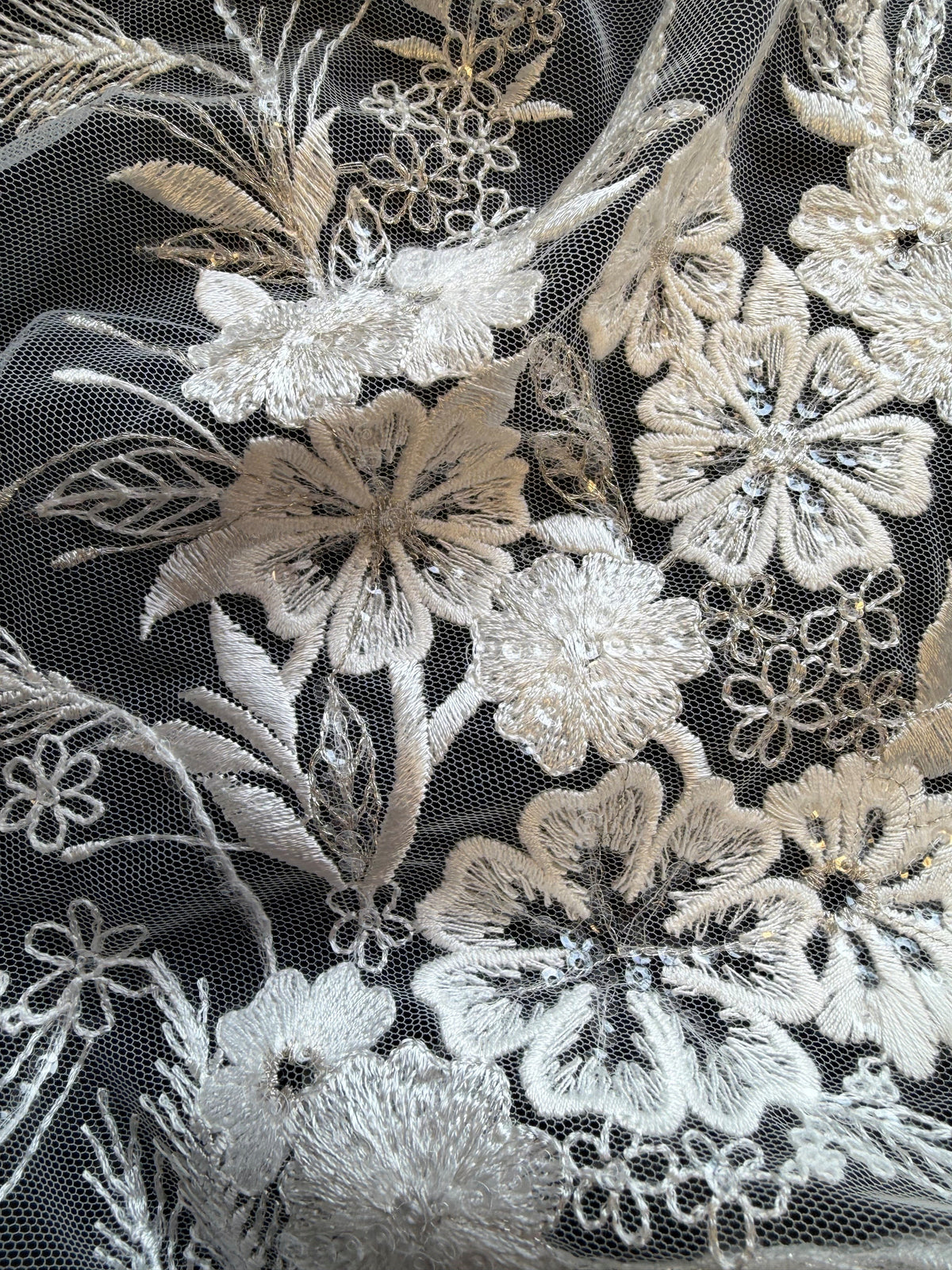 Elfenbeinfarbene Paillettenstickerei-Spitze - EB3036