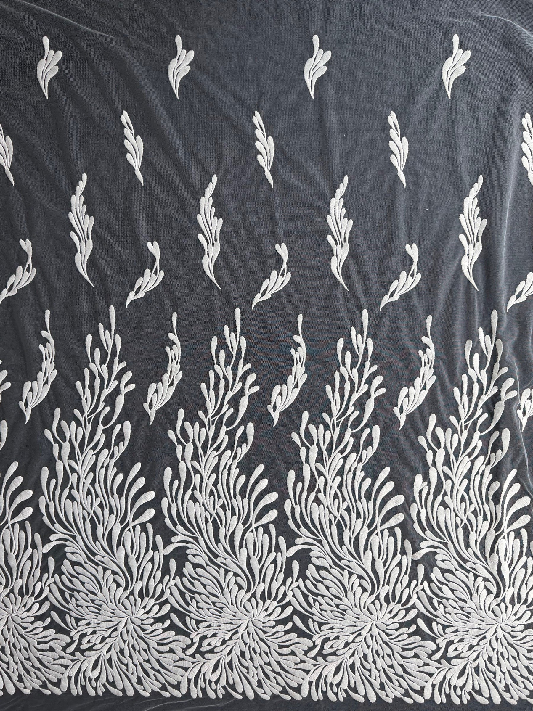 Elfenbeinfarbene Stickspitze - EB5053